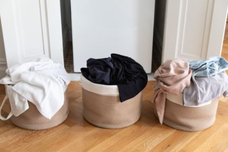 HOW TO REMOVE OILY SAUCES AND STAINS FROM YOUR CLOTHING WITH EASE!